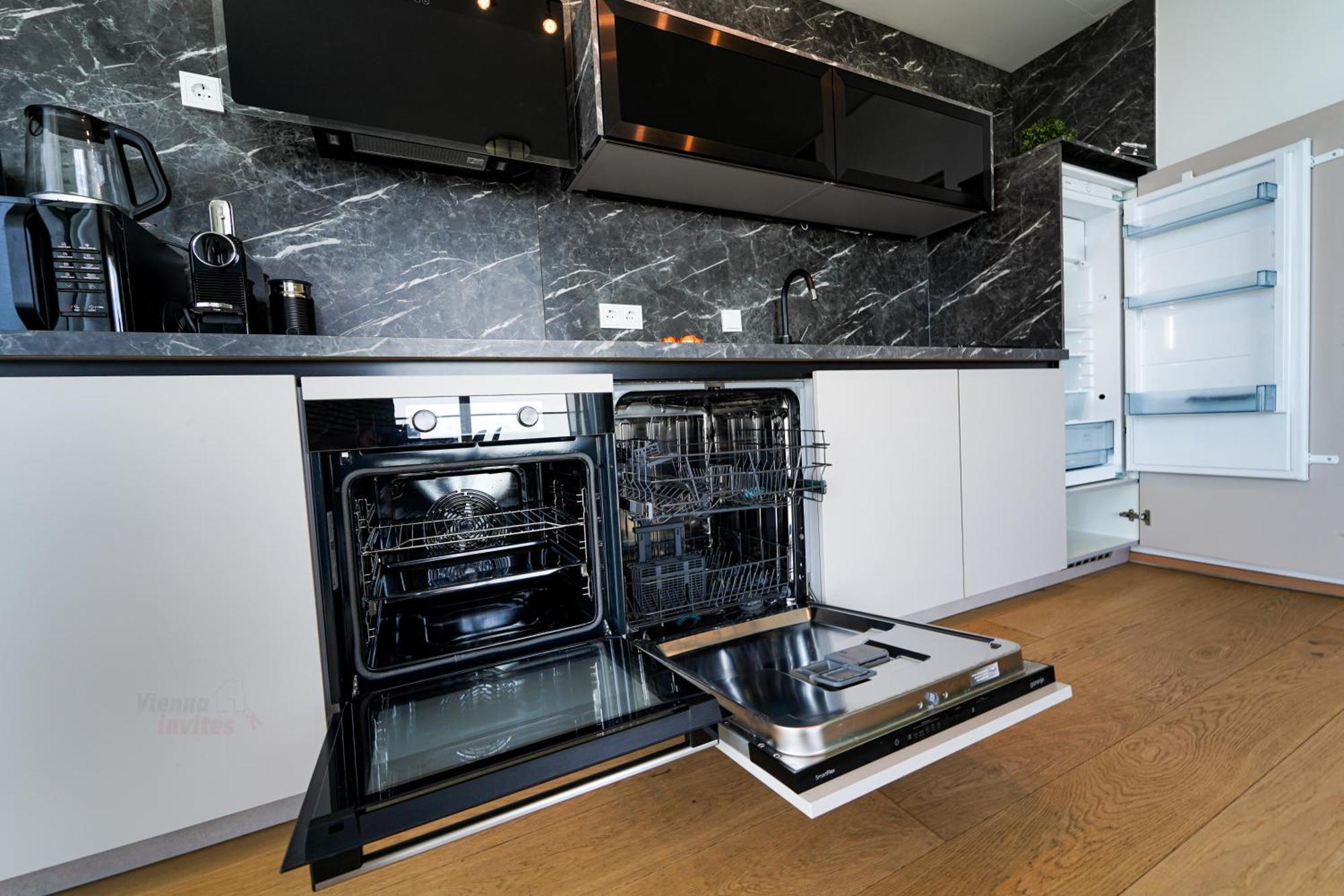 Triiiple 7heaven - Amazing View On Floor With Rooftop Pool * Viena